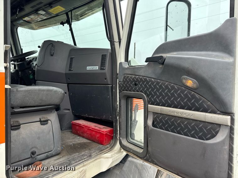 image for item LH9490 2017 Mack CXU613T semi truck