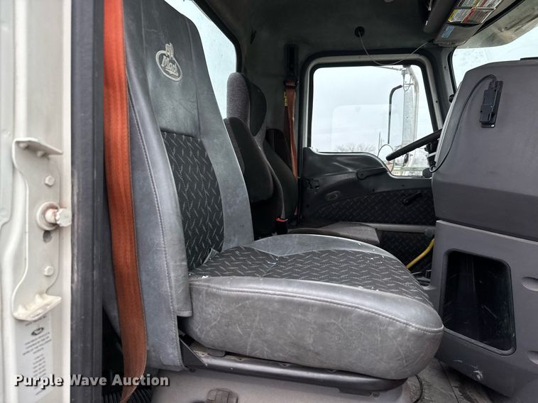 image for item LH9490 2017 Mack CXU613T semi truck