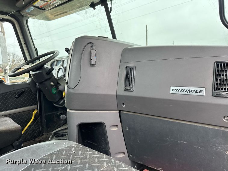 image for item LH9490 2017 Mack CXU613T semi truck