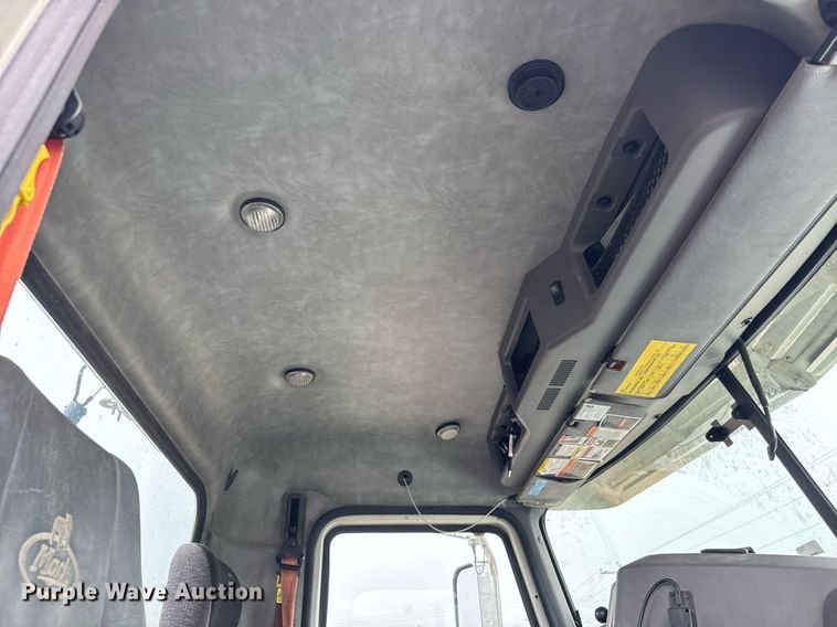 image for item LH9490 2017 Mack CXU613T semi truck