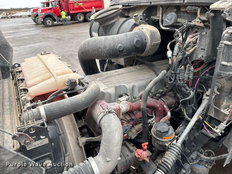 image for item LH9490 2017 Mack CXU613T semi truck