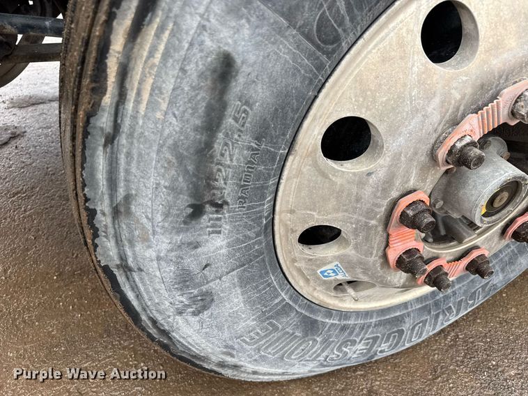 image for item LH9490 2017 Mack CXU613T semi truck