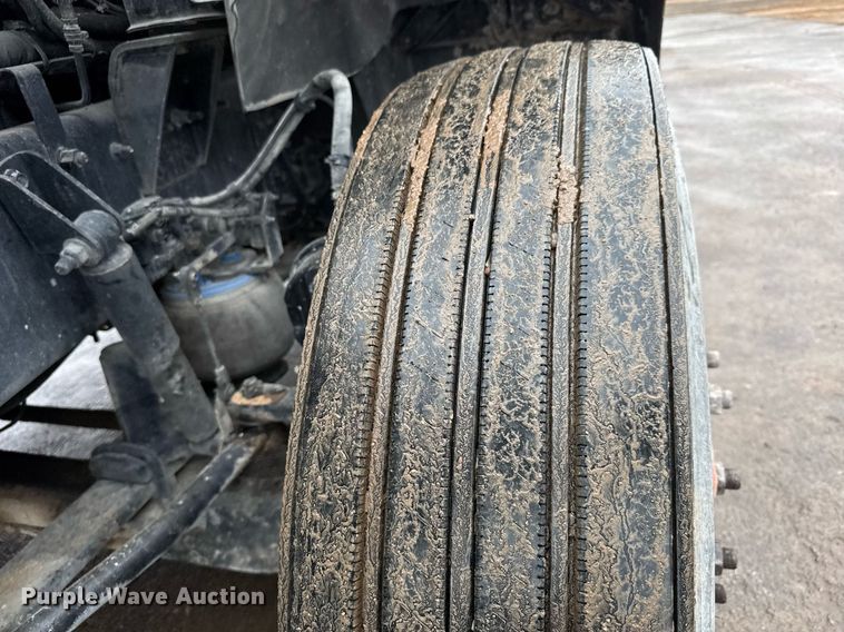 image for item LH9490 2017 Mack CXU613T semi truck