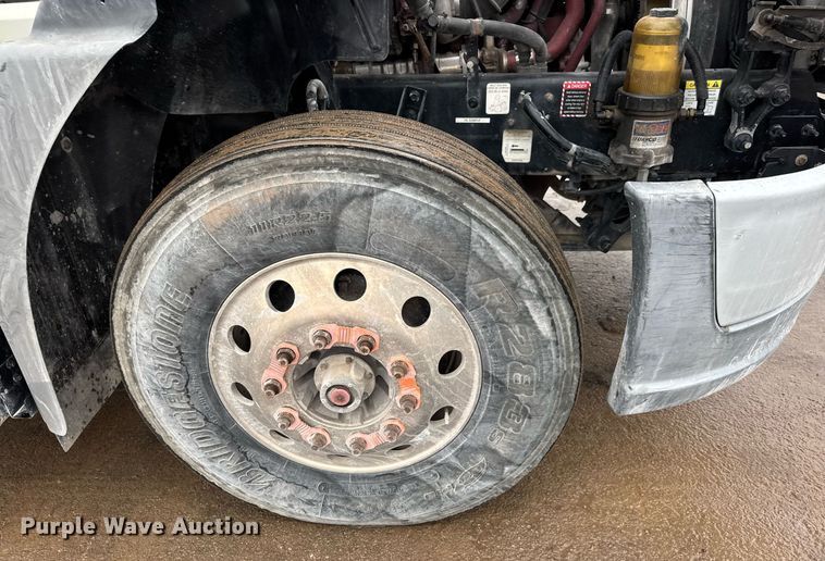 image for item LH9490 2017 Mack CXU613T semi truck