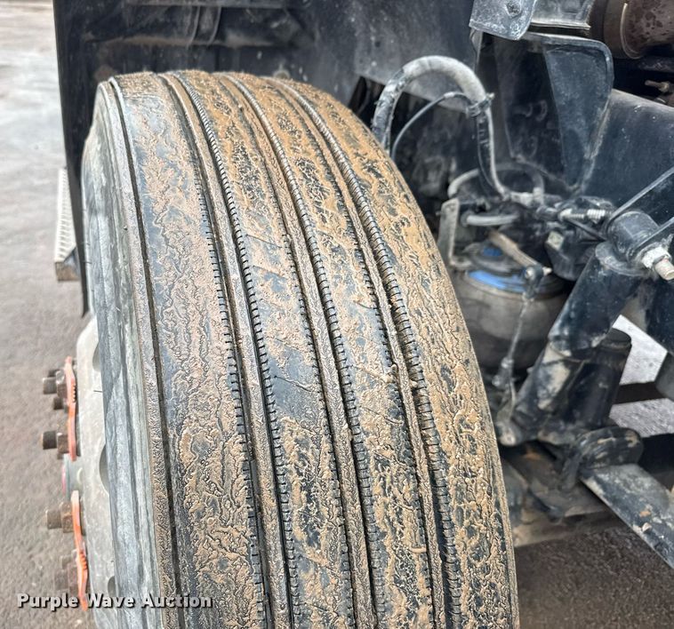 image for item LH9490 2017 Mack CXU613T semi truck