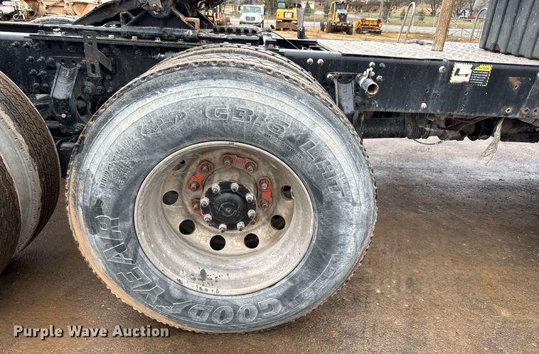 image for item LH9490 2017 Mack CXU613T semi truck