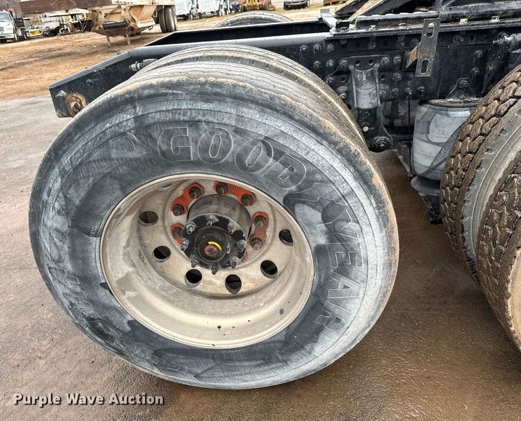 image for item LH9490 2017 Mack CXU613T semi truck