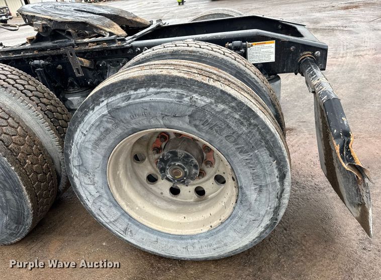 image for item LH9490 2017 Mack CXU613T semi truck