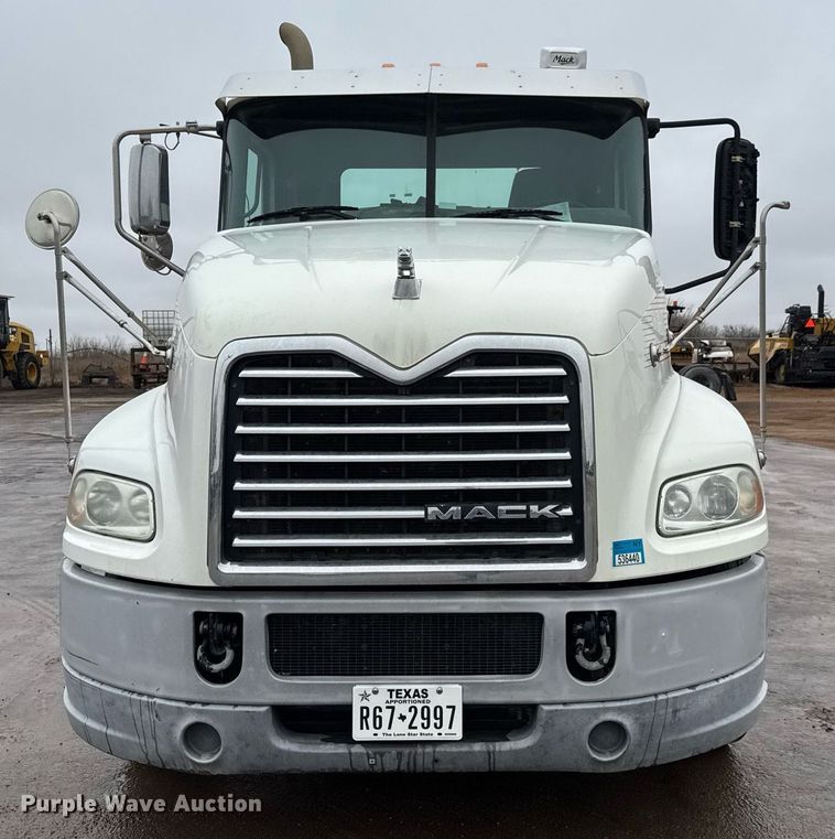 image for item LH9491 2017 Mack CXU613 semi truck