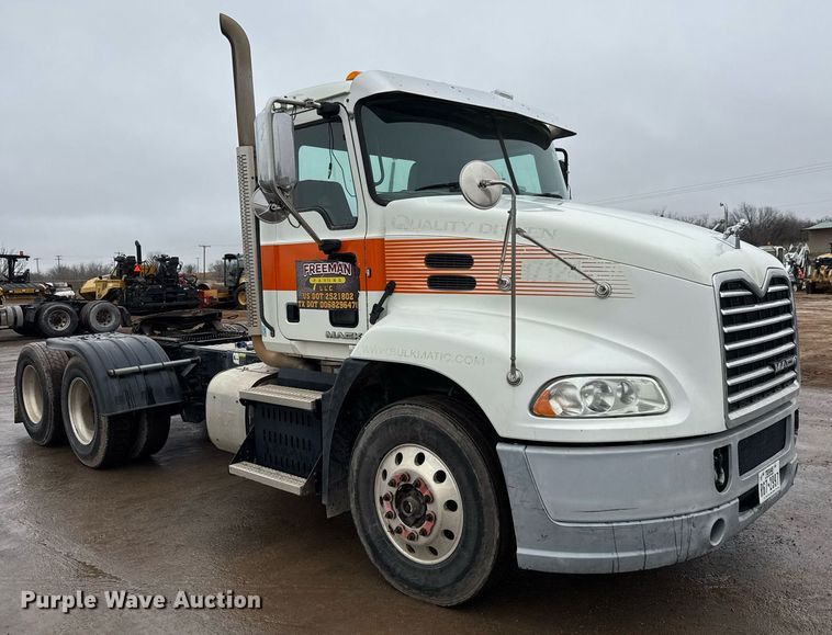 image for item LH9491 2017 Mack CXU613 semi truck