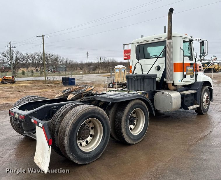 image for item LH9491 2017 Mack CXU613 semi truck