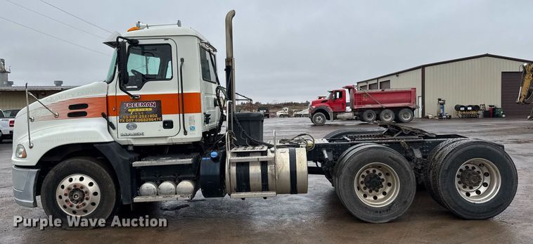 image for item LH9491 2017 Mack CXU613 semi truck