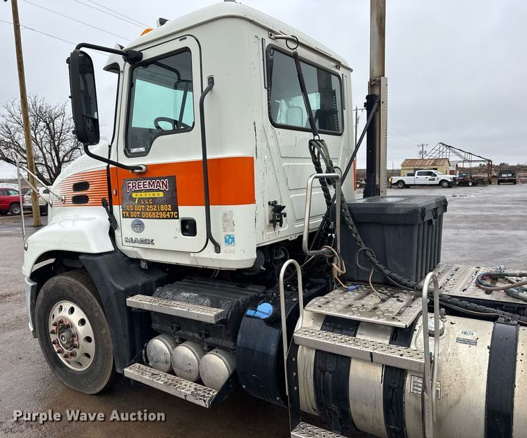 image for item LH9491 2017 Mack CXU613 semi truck