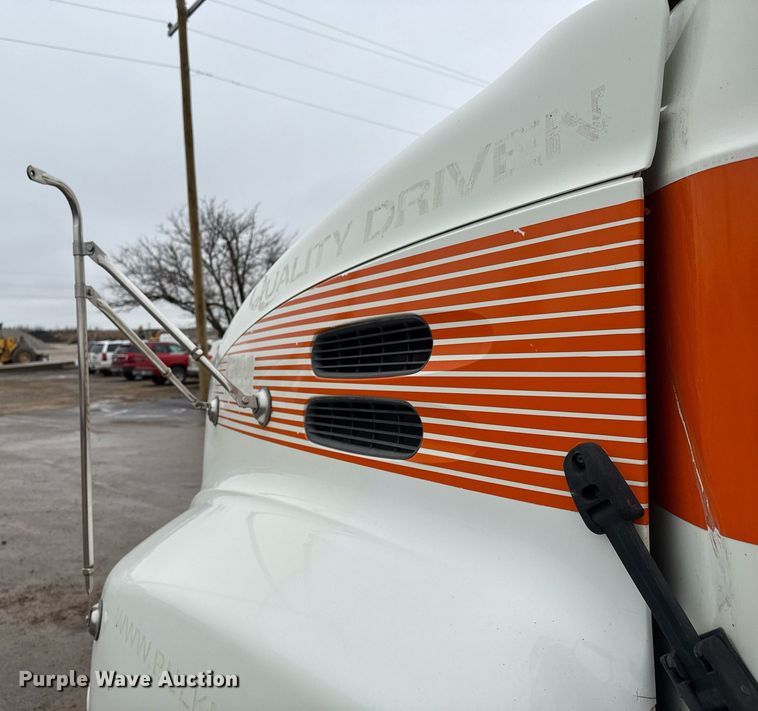 image for item LH9491 2017 Mack CXU613 semi truck