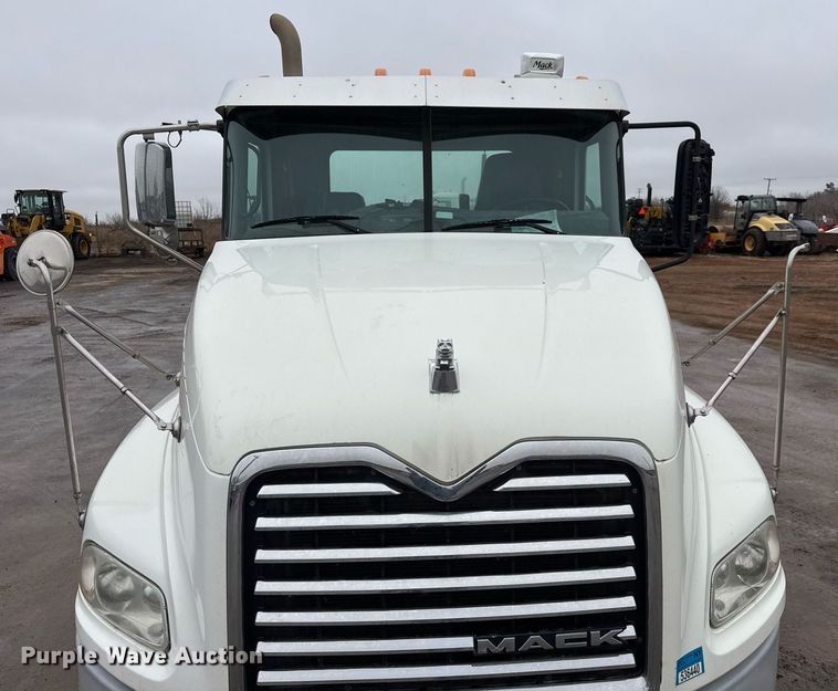 image for item LH9491 2017 Mack CXU613 semi truck