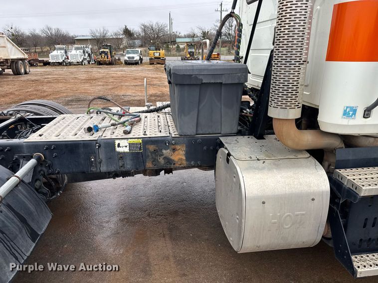 image for item LH9491 2017 Mack CXU613 semi truck