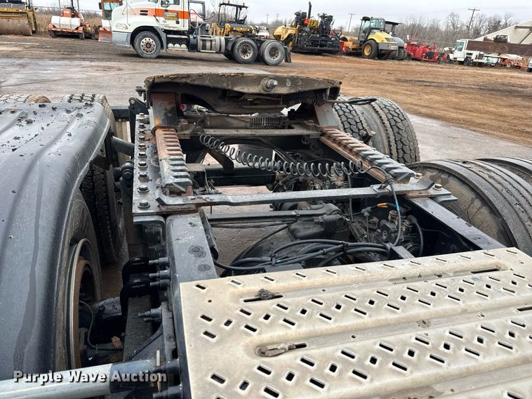 image for item LH9491 2017 Mack CXU613 semi truck