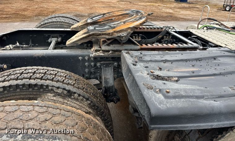 image for item LH9491 2017 Mack CXU613 semi truck