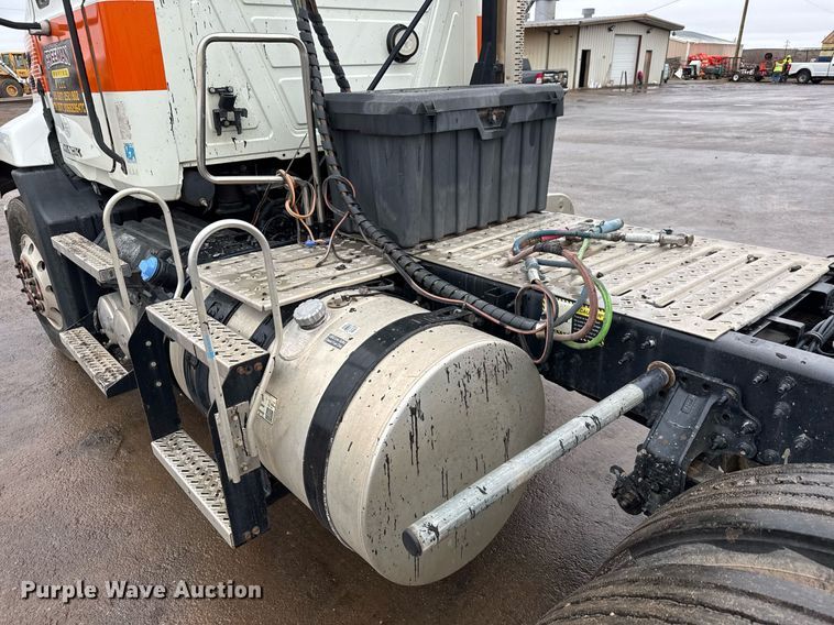 image for item LH9491 2017 Mack CXU613 semi truck