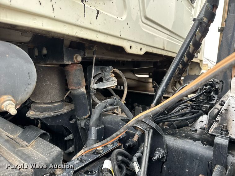 image for item LH9491 2017 Mack CXU613 semi truck