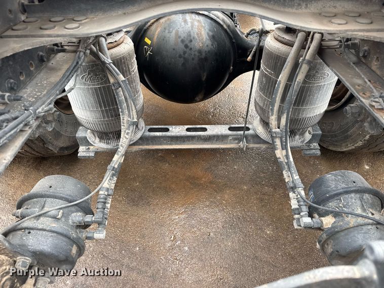 image for item LH9491 2017 Mack CXU613 semi truck