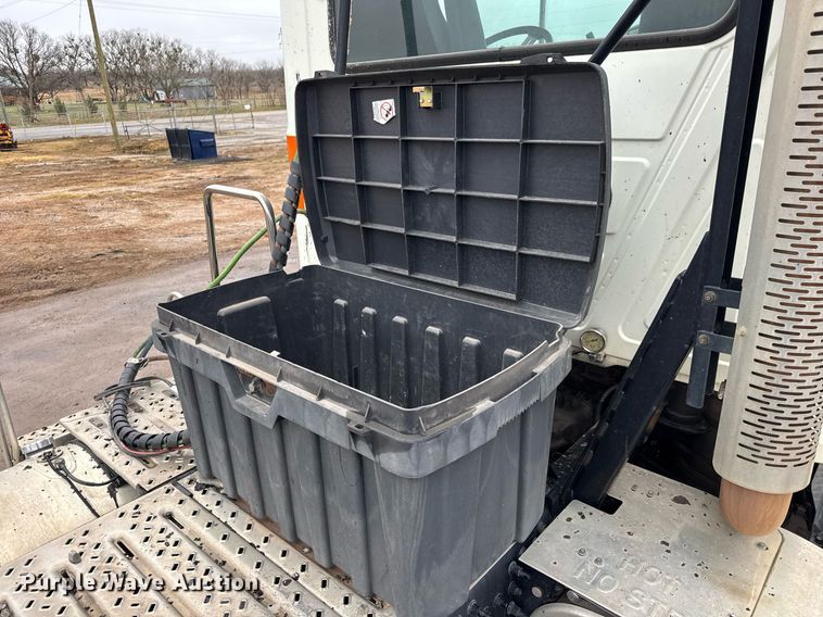 image for item LH9491 2017 Mack CXU613 semi truck