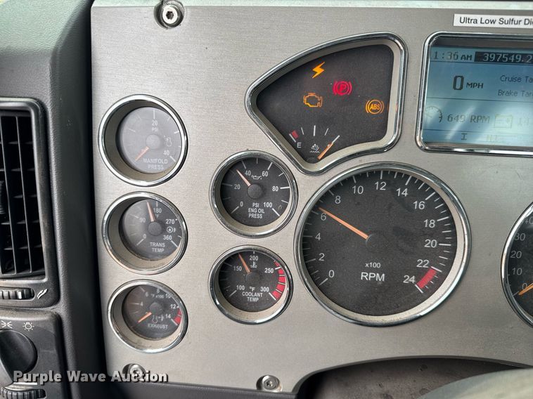 image for item LH9491 2017 Mack CXU613 semi truck