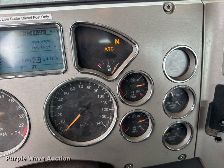 image for item LH9491 2017 Mack CXU613 semi truck