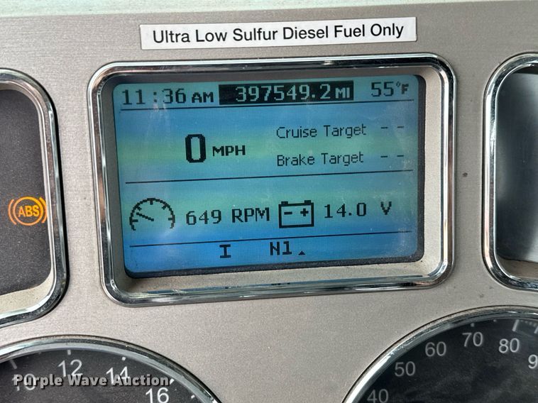 image for item LH9491 2017 Mack CXU613 semi truck