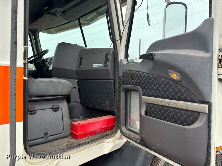 image for item LH9491 2017 Mack CXU613 semi truck