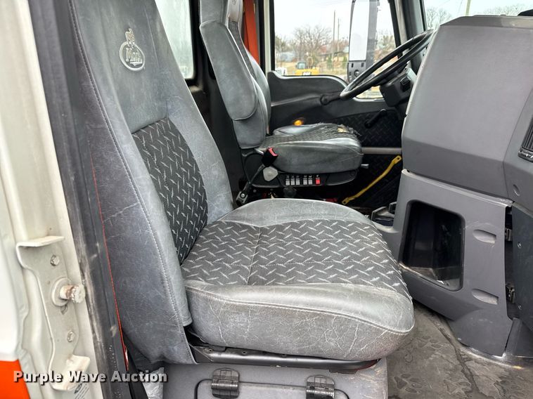 image for item LH9491 2017 Mack CXU613 semi truck