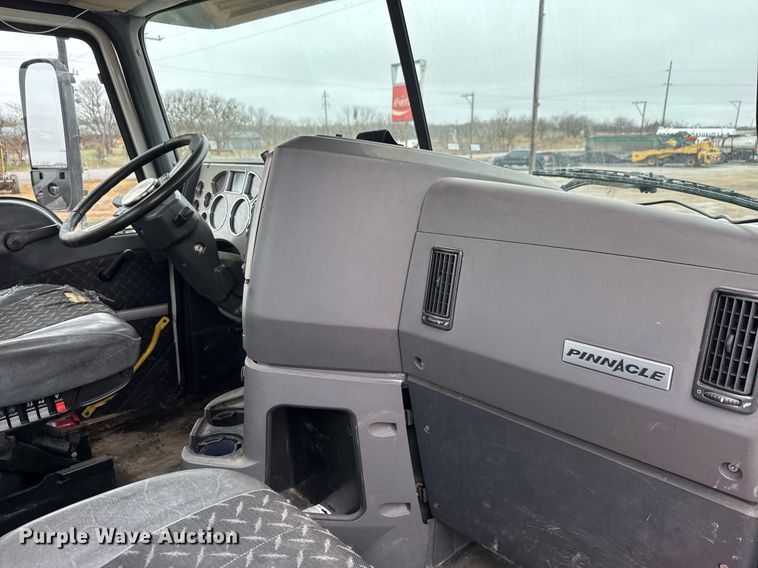 image for item LH9491 2017 Mack CXU613 semi truck