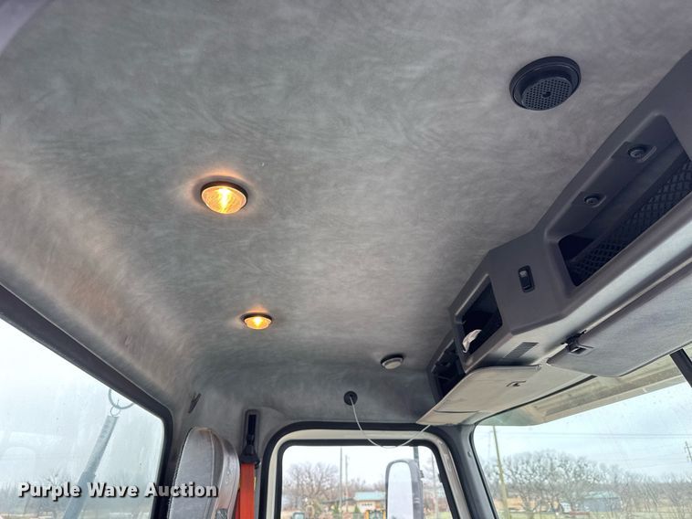 image for item LH9491 2017 Mack CXU613 semi truck