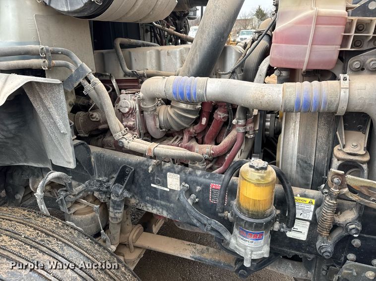 image for item LH9491 2017 Mack CXU613 semi truck