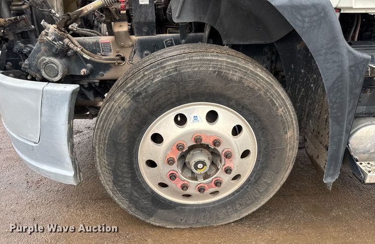 image for item LH9491 2017 Mack CXU613 semi truck