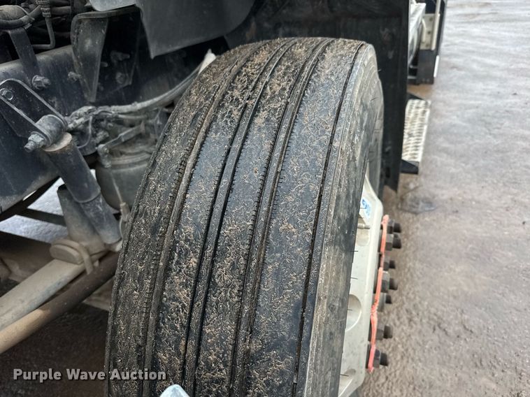 image for item LH9491 2017 Mack CXU613 semi truck