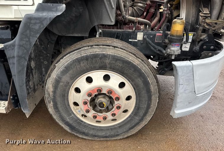 image for item LH9491 2017 Mack CXU613 semi truck