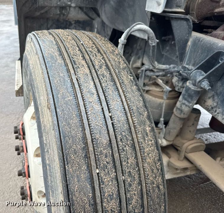 image for item LH9491 2017 Mack CXU613 semi truck