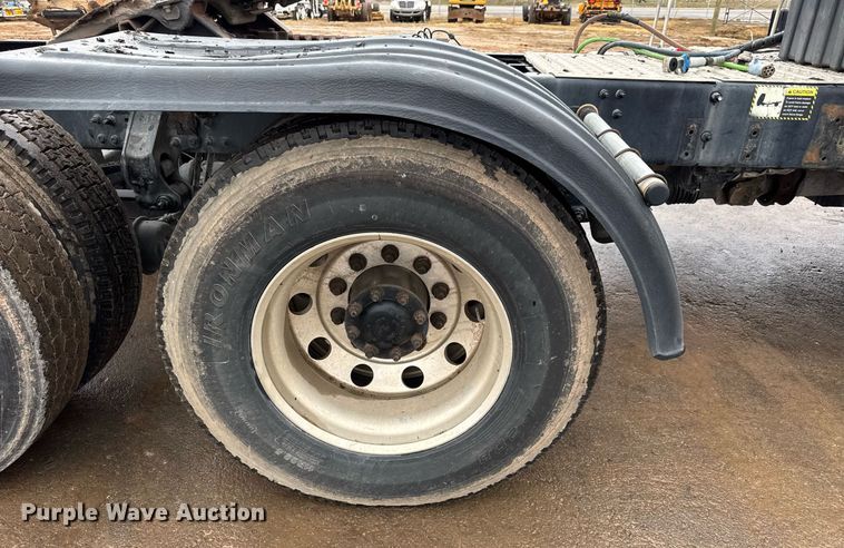 image for item LH9491 2017 Mack CXU613 semi truck