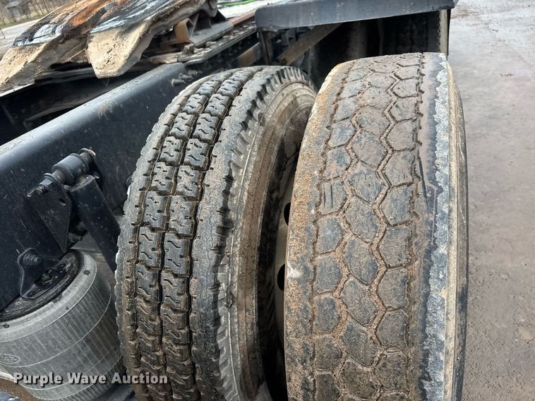 image for item LH9491 2017 Mack CXU613 semi truck