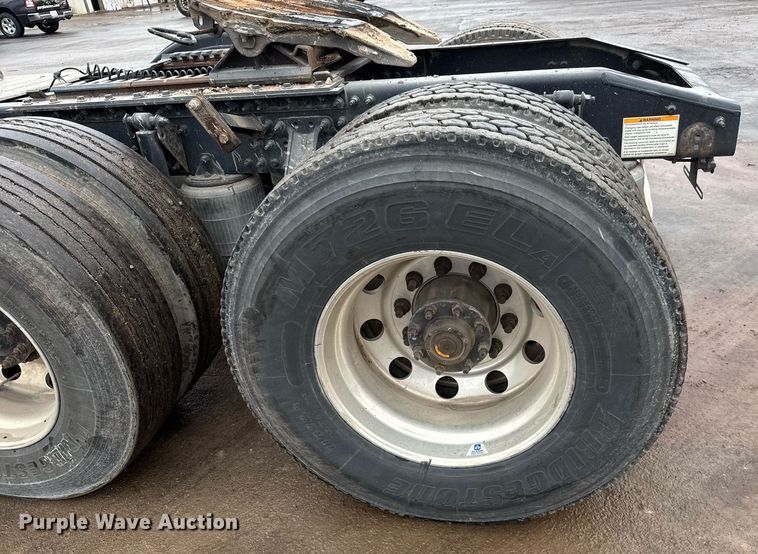 image for item LH9491 2017 Mack CXU613 semi truck