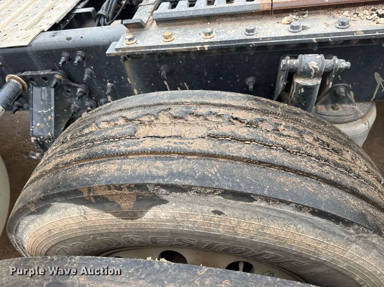 image for item LH9491 2017 Mack CXU613 semi truck