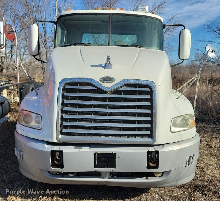 image for item NB9808 2006 Mack Vision semi truck