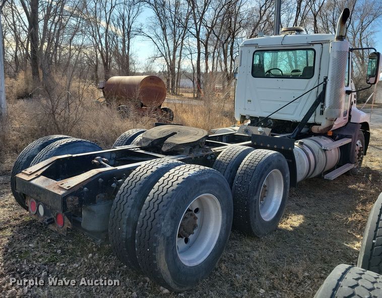 image for item NB9808 2006 Mack Vision semi truck