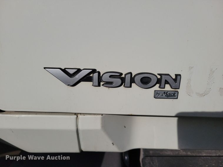 image for item NB9808 2006 Mack Vision semi truck