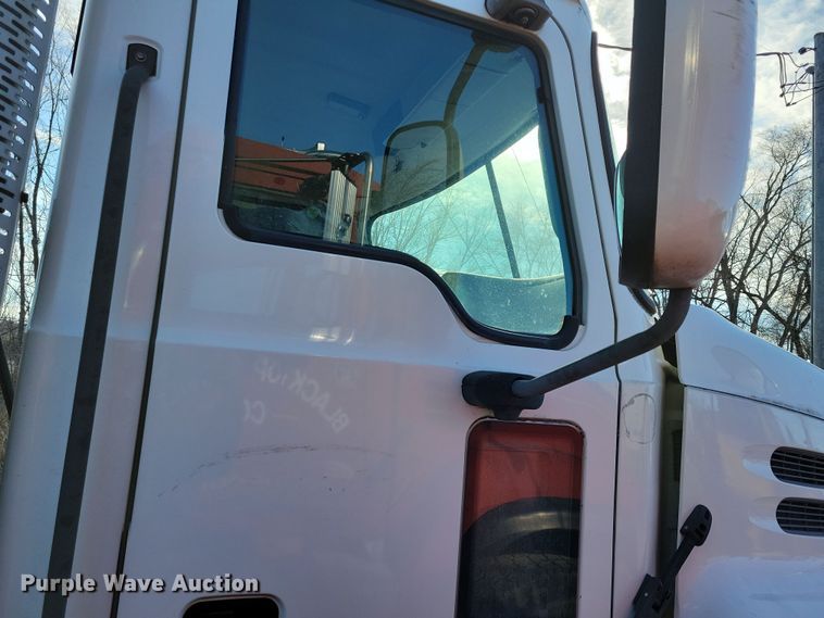 image for item NB9808 2006 Mack Vision semi truck