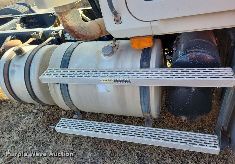 image for item NB9808 2006 Mack Vision semi truck