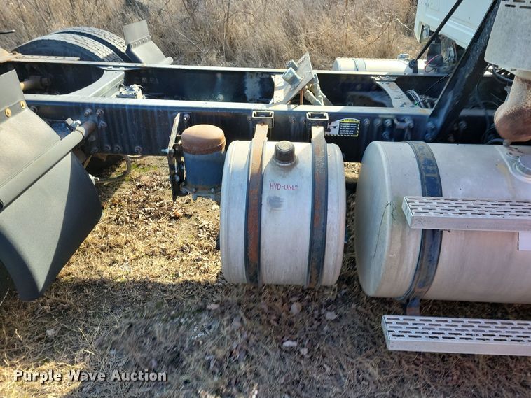 image for item NB9808 2006 Mack Vision semi truck