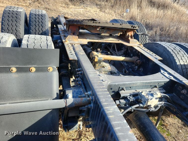 image for item NB9808 2006 Mack Vision semi truck