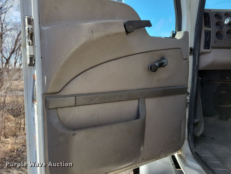 image for item NB9808 2006 Mack Vision semi truck